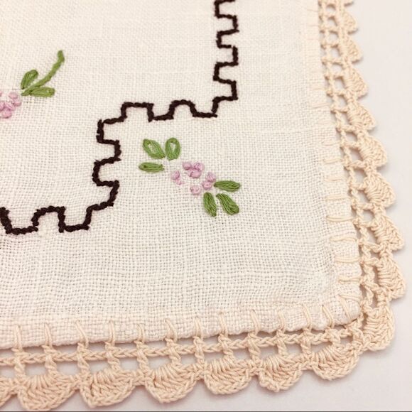 Vintage Floral Embroidered Crochet Lace Trim Linen Doily Rectangle Dresser Scarf - Picture 9 of 14